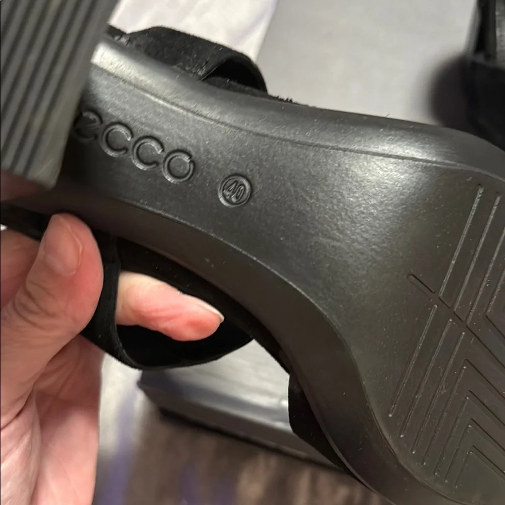 Ecco Black Sandals with Platform Sole and Ankle Strap Comfortable and Soft - Picture 9 of 9